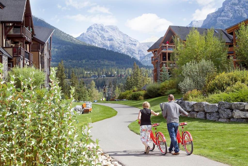 Luxurious Rundle Cliffs Lodge In Spring Creek 캔모어 외부 사진