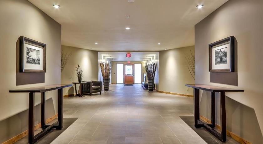 Luxurious Rundle Cliffs Lodge In Spring Creek 캔모어 외부 사진